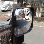 ガレージにミラーを取り付ける!これで安全に車を出せるよ
