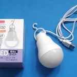 防災対策:ダイソーの108円で買えるUSB LEDライトとモバイルバッテリーで停電時に灯りを確保できる