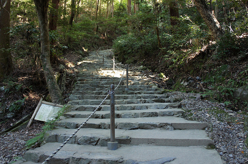 醍醐寺（上醍醐） 整備されてる階段