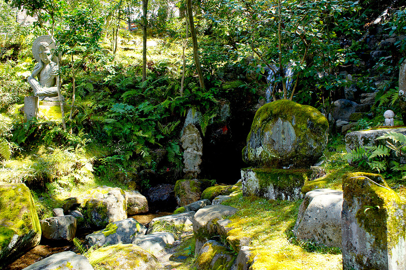 滝と石像／永観堂 禅林寺(Eikando, Zenrin-ji Temple / Kyoto City) 2015/04/02