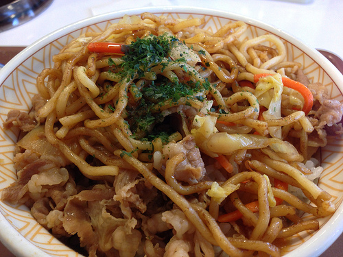 すき家「やきそば牛丼」