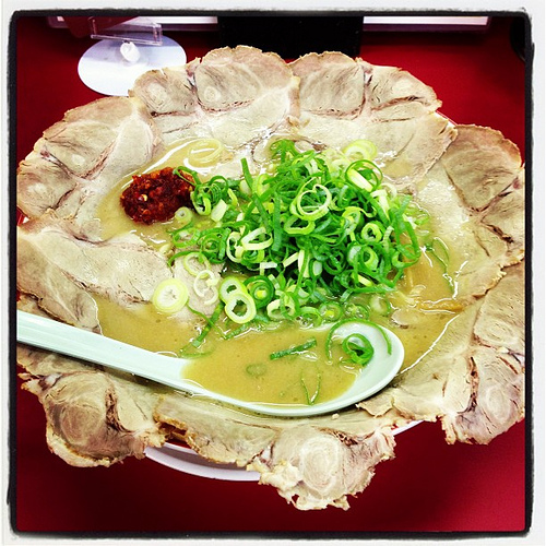 天下一品にて「チャーシュー麺(大) こってり ニンニク入り 麺硬め」を食す♪