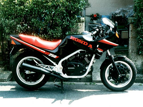 HONDA VT250F